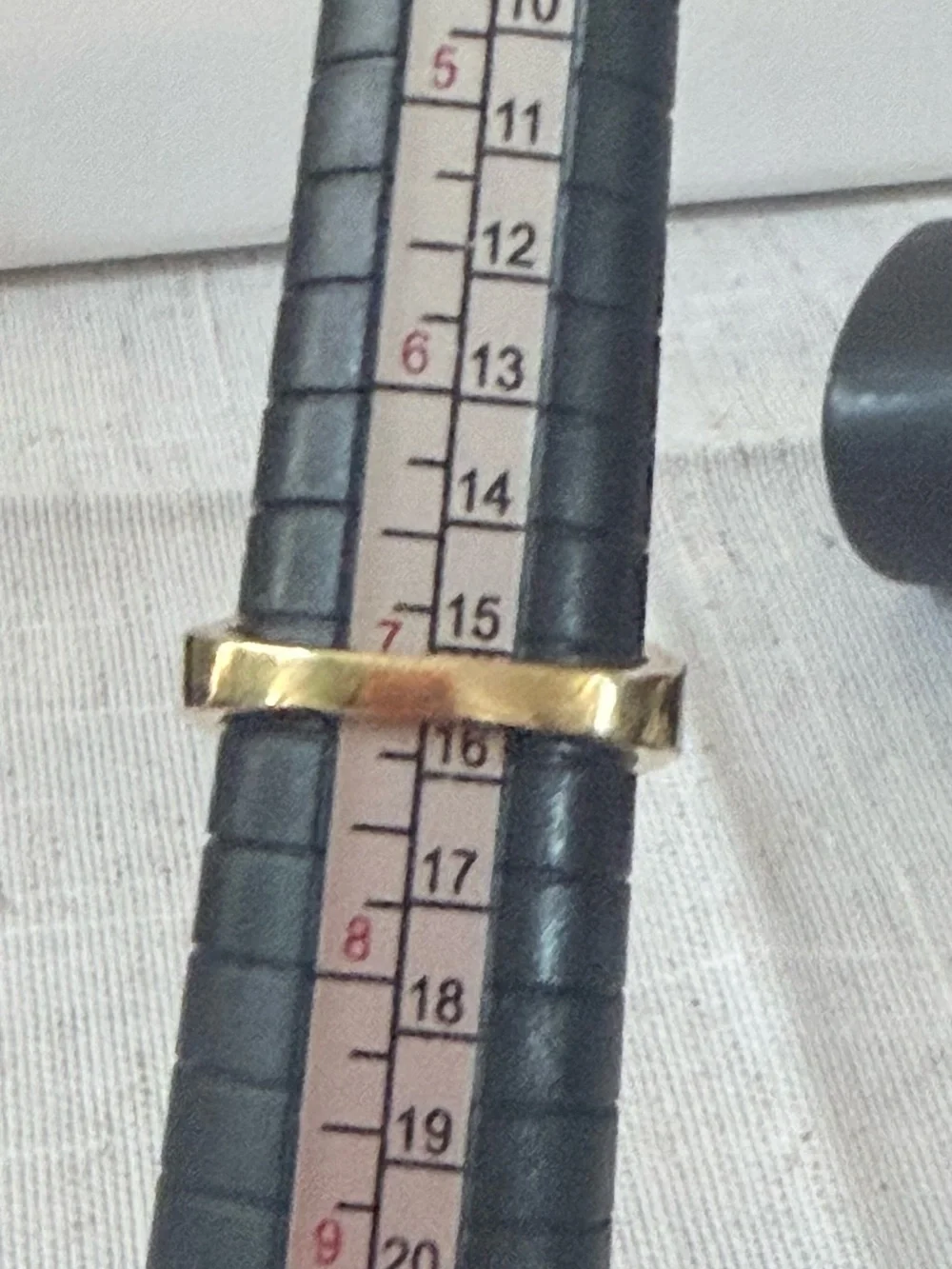 Gold-Tone Scalloped Cluster Ring with Faceted Green Stone - Size 7